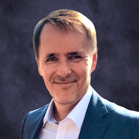 Timo kasvokuva harmaa tausta